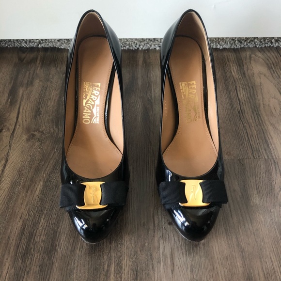 Salvatore Ferragamo Shoes - Ferragamo Osimo blk patent leather pumps size 7.5